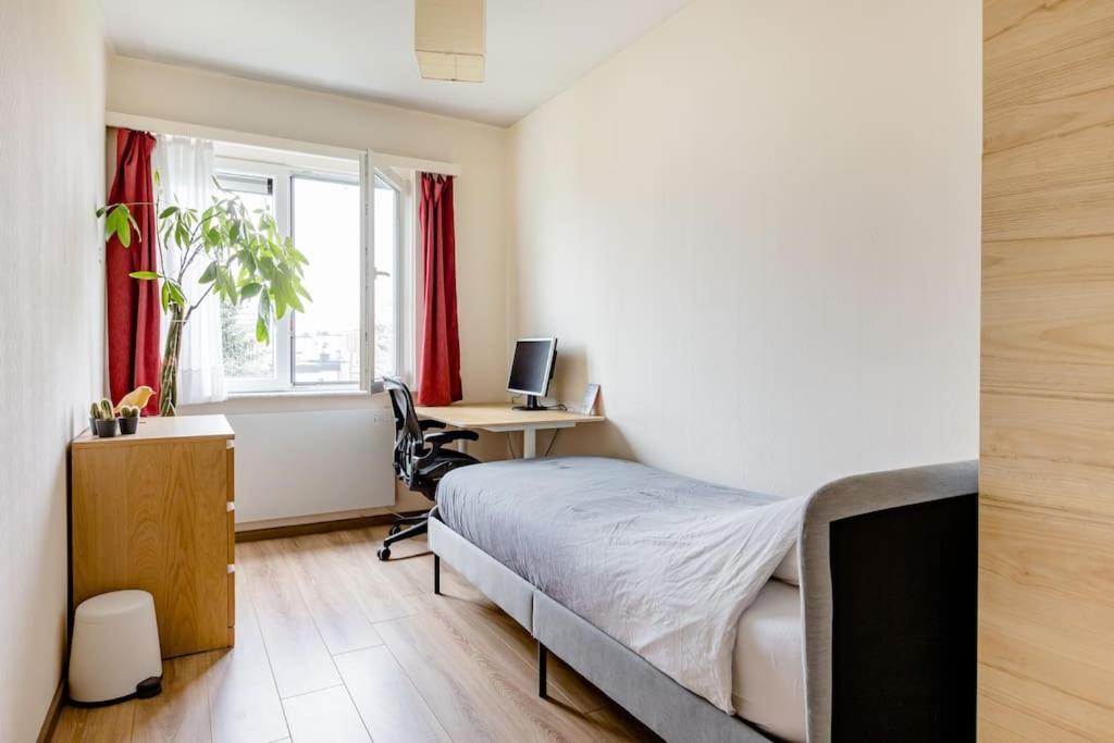 Accommodatie bij particulieren Digital Nomad Station - Bedroom With Desk Nearby Station And Parking